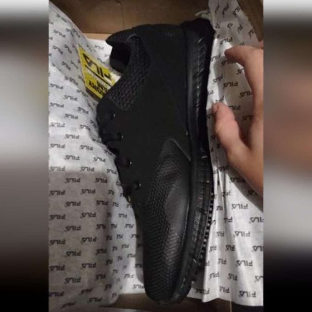 Size 12 fila work shoes black